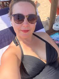 Hi guys, beach list with lunch, sunbed and umbrella included? period 1-10  August