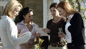 A la fin de la saison 6, on apprenait que l'un des bébés de wisteria lane avait été échangé à du côté des autres housewives, la saison ne va pas être de tout repos non plus : Desperate Housewives Les 5 Episodes Les Plus Choquants De La Serie