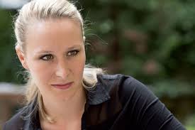 Par la suite, le compagnon de sa mère samuel maréchal la reconnaît officiellement, et marion le pen devient marion maréchal. Marion Marechal Ne L Appelez Plus Jamais Le Pen
