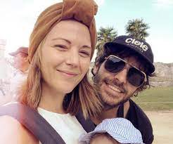 Peu de temps avant la naissance de leur fille claire, vanessa pilon et alex nevsky ont décidé de faire le grand saut et d'emménager en campagne. Suite A La Publication D Une Photo De Sa Fille Alex Nevsky Se Fait Enormement Critiquer Vedette Quebec