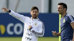Lionel scaloni spoke this wednesday through a press conference, and commented about the national team, in addition to confirming the starting eleven on thursday's game vs. Argentina Coach Lionel Scaloni The Leo Legend Messi Facebook