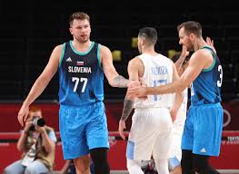 Luka doncic puts his defender on skates in olympic qualifier. Doncic Gala Slowenien Gewinnt Olympia Auftakt Basket