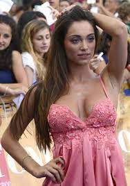 A venit vremea ca vedetele părţilor anterioare ale francizei să se reunească: Lorella Boccia Step Up All In Italy Premiere 02 Gotceleb
