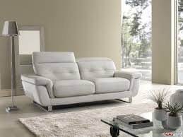 Non solo deve essere comodo, ma anche bello da vedere, perché il divano è il fulcro di una casa. Divano Moderno Piccolo Surf Vama Divani