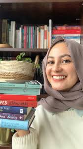 Here is, as promised, a video of me endlessly chit chatting about my  favourite 2020 books! , Yes, that’s a pimple patch