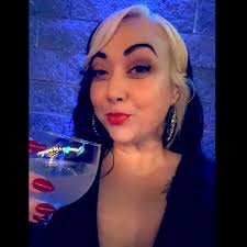 Cheers 😘 Heels. Y'all only ever see me in sneakers with my camera