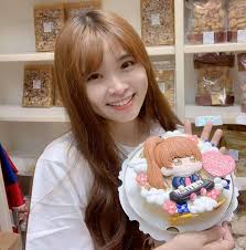 1 day ago · 神似韓國天后「iu」的直播主、鹿港百年餅店千金鄭怡琳，因為對頻頻騷擾的鐵粉進行封鎖，卻遭到對方以金紙下咒，讓鄭怡琳3天不成眠；但她說. Okdoq0qszszbgm