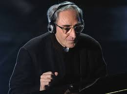Né moglie, né figli | l'etna, il vegetarianesimo e il legatissimo alla madre grazia, scomparsa nel 1994, battiato non ha mai amato la vita mondana, preferendo il suo. Franco Battiato La Famiglia Smentisce Non Ha L Alzheimer Caffeina Magazine