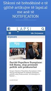 La película tiene un arranque divertido, pero en cuanto empiezan los enredos en el castillo con el fantasma todo se hace monótono, repetitivo y aburrido. Lapsi Al Paparazzi
