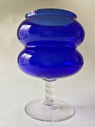 Men så jobbar han ju också i växjös enda glassfabrik. Blue Glass Lollie Jar Alvesta Glass Blue Glass