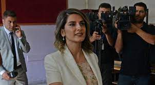 Selahattin demirtaş boyu, selahattin demirtaş kaç yaşında, selahattin demirtaş nereli, selahattin demirtaş kimdir zaza asıllı olan selahattin demirtaş i̇stanbul'dan milletvekilliği elde etmiştir. Basak Demirtas Kimdir Selahattin Demirtas In Esi Basak Demirtas Nereli Son Dakika Haberleri