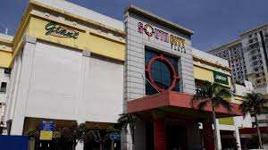 In kansas city's country club plaza neighborhood and moments from shopping and dining at the plaza. Mohd Faiz Bin Abdul Manan South City Plaza