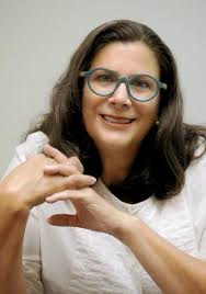 Breaking Glass,' a new one-woman play comes to Lyman Allyn Art Museum