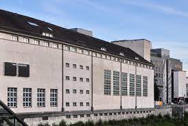 Haus konstruktiv, the foundation for constructive and concrete art, was founded by private individuals in 1986. Datei Borse Ewz Unterwerk Selnau Haus Konstruktiv Sihlbrucke 2011 08 13 19 58 22 Shiftn Jpg Wikipedia