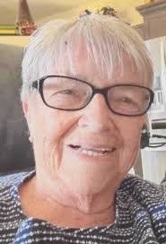 Maxine Max's Instagram, Twitter & Facebook