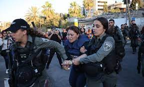 ما هي ديانة جيفارا البديري، تظهر المراسلة بشخصيتها القوية على الجزيرة تنقل احداث الصراع الدائر على الأرض الفلسطينية رغم تعرضها للمضايقات من الإسرائيليين فهي عين الحقيقة لكنها تستمر في. Oyizmbdclesbrm