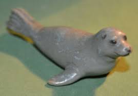 Diese tötungen werden alljährlich von protesten von tierschützern begleitet, die öffentlichkeitswirksam mit den gesichtern von robbenbabys werben. Schleich 14169 Heuler Robben Baby Wild Life Seetiere Figur Top Ebay