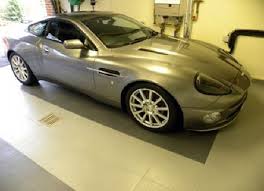 Der Pvc Garagenboden H G Ecotile 500 6 Fertig Installiert Mit Bildern Werkstattboden Garage Boden Pvc Fliesen