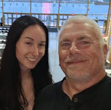 What are some pet-friendly campgrounds in northern Ohio and southern  Michigan with lake access and full hookups?