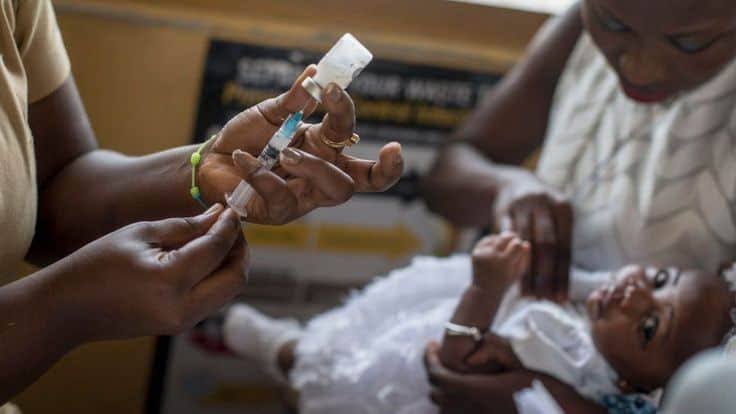 Accès aux soins en Afrique : 3 solutions pour un impact durable