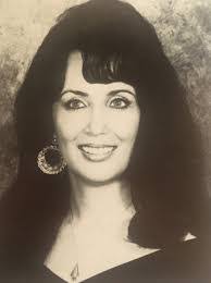 Dixie Dover's Instagram, Twitter & Facebook