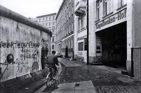 The Wall At Leuschnerdamm West Berlin Berlin Photos Berlin Wall