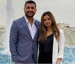 أثارت علاقة منة عرفة وعلي غزلان جدلا واسعا عبر مواقع التواصل الاجتماعي المختلفة خلال الأيام الماضية في ظل ظهور اليوتيوبر علي وقالت منة عرفة خلال تصريحاتها بالبرنامج إنها لا تجمعها أي علاقة حب بـ علي غزلان نهائيا وكل ما بينهما هو أنهما أصدقاء ليس أكثر. Ù…ÙˆÙ‚Ø¹ Ø®Ø¨Ø±Ù†ÙŠ ØªÙ„Ù…ÙŠØ­ Ù„Ø§Ø±ØªØ¨Ø§Ø· Ù…Ù†Ø© Ø¹Ø±ÙØ© ÙˆØ¹Ù„ÙŠ ØºØ²Ù„Ø§Ù†