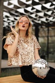 Three Key Trends To Wear For Your New Year S Eve Outfit Bad To The Blonde New Years Eve Outfits Eve Outfit Gold Tops Outfit