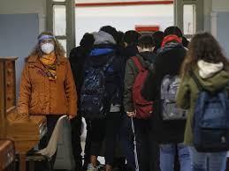 Elenco delle 8.742 scuole pubbliche e private della regione lombardia: La Scuola Fra Proteste E Riaperture Lombardia Superiori A Casa Fino Al 24 Corriere It