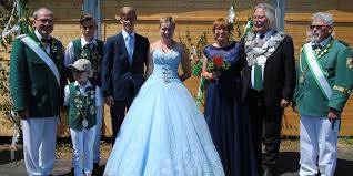 Artesposa bittet ihnen in kerpen eine große auswahl von märchenhaften brautkleidern weltweit bekannter hersteller. Kerpen Bruggen Schutzen Bruggen Hochste Auszeichnung Fur Schutze Gerd Ross Rheinische Anzeigenblaetter De