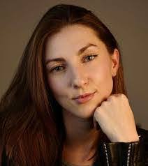 Lynne Blank's Instagram, Twitter & Facebook