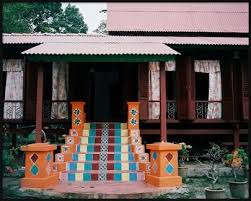 Antara rumah tradisional ynag terdapat di negara kita ialah : Lukisan Rumah Tradisional Melayu Melaka Cikimm Com