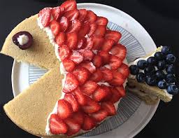 Gateau Poisson Aux Fraises Pour Un Anniversaire Tout En Fraicheur Et Sans Pate A S Alimentation Gateau Anniversaire Poisson Recette Gateau Anniversaire Enfant
