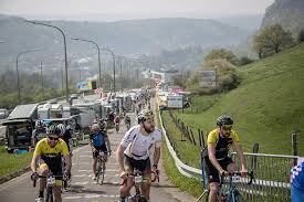 This progression leaves only the strongest and most determined riders and it is the only major monument that passes the hours waiting. Liege Bastogne Liege