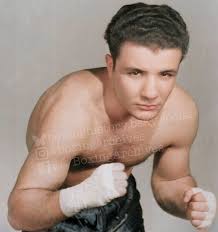 The Will o' The Wisp" Willie Pep successfully defended the featherweight  championship with a 10th round TKO of Humberto Sierra at the Orange Bowl in  Miami, Florida #OnThisDay in 1948. A crowd