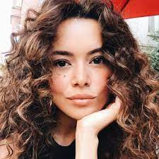 She posted pictures to instagram of her and her boyfriend birkan batuk. Seray Kaya Biography Dizicentral Television Entertainment From Turkey
