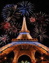 New Year Eve In Paris The Celebration Of New Year S Eve In Paris Is As Most Beautiful And Electrifying Manner The Visito Torre Eiffel Viagens Imagens De Paris