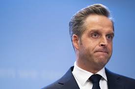 'based on the latest scientific insights from the european medicines agency (ema) and the dutch medicines authority meb, it has been decided that the temporary break, which was decided at the beginning of this week as a precaution, is no longer necessary,' writes outgoing minister … Hugo De Jonge Ziet Af Van Lijsttrekkerschap Cda Het Parool