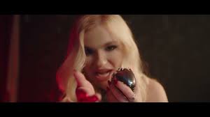 SINGER LIZA JANE JOINS THE WEEKLY'S PODCAST TO TALK MUSIC BUSINESS SUCCESS,  L.A. LIFE & BEING FROM KEY WEST