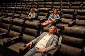 Schind… de kleine blonde dood. Anderhalve Meter En Dertig Mensen Is Voor Bioscoop In Meppel Niet Zo N Probleem Theaters Hebben Het Lastiger Kop Van Overijssel Destentor Nl
