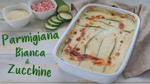 Raccogli le piccole zucchine da sei a otto pollici per la cottura in patatine fritte e casseruole. Parmigiana Bianca Di Zucchine Ricetta Facile Fatto In Casa Da Benedetta Youtube
