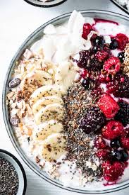 Beeren Musli Bowl Mit Topfen Proteincreme Oats And Crumbs Rezept In 2020 Lebensmittel Essen Gesundes Fruhstuck Rezepte Fruhstuck Bowl