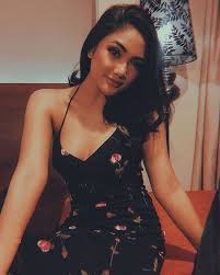 Berikut ini beberapa model baju untuk orang gemuk yang bisa bikin langsing dan juga menawan. Lihat Penampilan Eksotis Marion Jola Kenakan Dress Seksi Belahan Dada Rendah Semua Halaman Stylo
