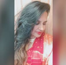 What do women notice first in men?