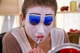 Sie ist zwar in schwarz weiß, aber das macht nichts. Machen Sie Eigene Herzkonigin Schminke Wie Aus Alice Im Wunderland