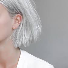 Stillwithyou Auf Instagram White With Silver Details Uneven Line And Minimal Earring Combination White Xỏ Khuyen Khuyen Tai Va Toc đẹp