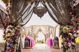 Arrivae reveals the uniqueness of this theme supported with expert insights. Wedding Theme Ideas Pick The Right Theme For Your Wedding
