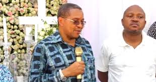 Kikwete akimuongelea mkapa msibani hakupenda kusifiwa bado uchumi aliotaka hatujafika. Video Kikwete Atoa Neno Lake Zito Juu Ya Marehemu Msiba Wa Ruge Mutahaba Saleh Jembe