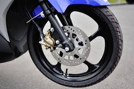 Có nên sử dụng keo tự vá với lốp không săm?