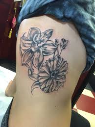 Daffodil And Aster Tattoo The Daffodil Is The March Flower Which Is When My Poppop S Birthday Was Birth Flower Tattoos September Birth Flower Birth Flowers